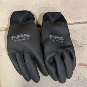 NRS Black Maverick Gloves
